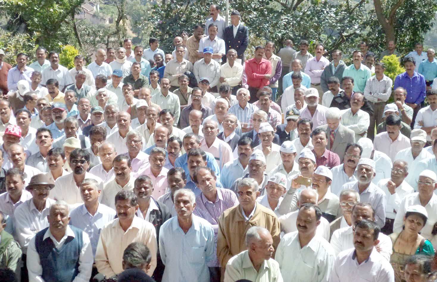 ಮಡಿಕೇರಿ: ಮಾಜಿ ಸೈನಿಕರಿಂದ ಬೃಹತ್ ವೌನ ಪ್ರತಿಭಟನೆ